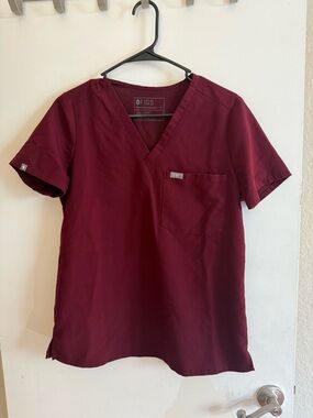 FIGS women’s  V-Neck Scrub Top - Burgundy S